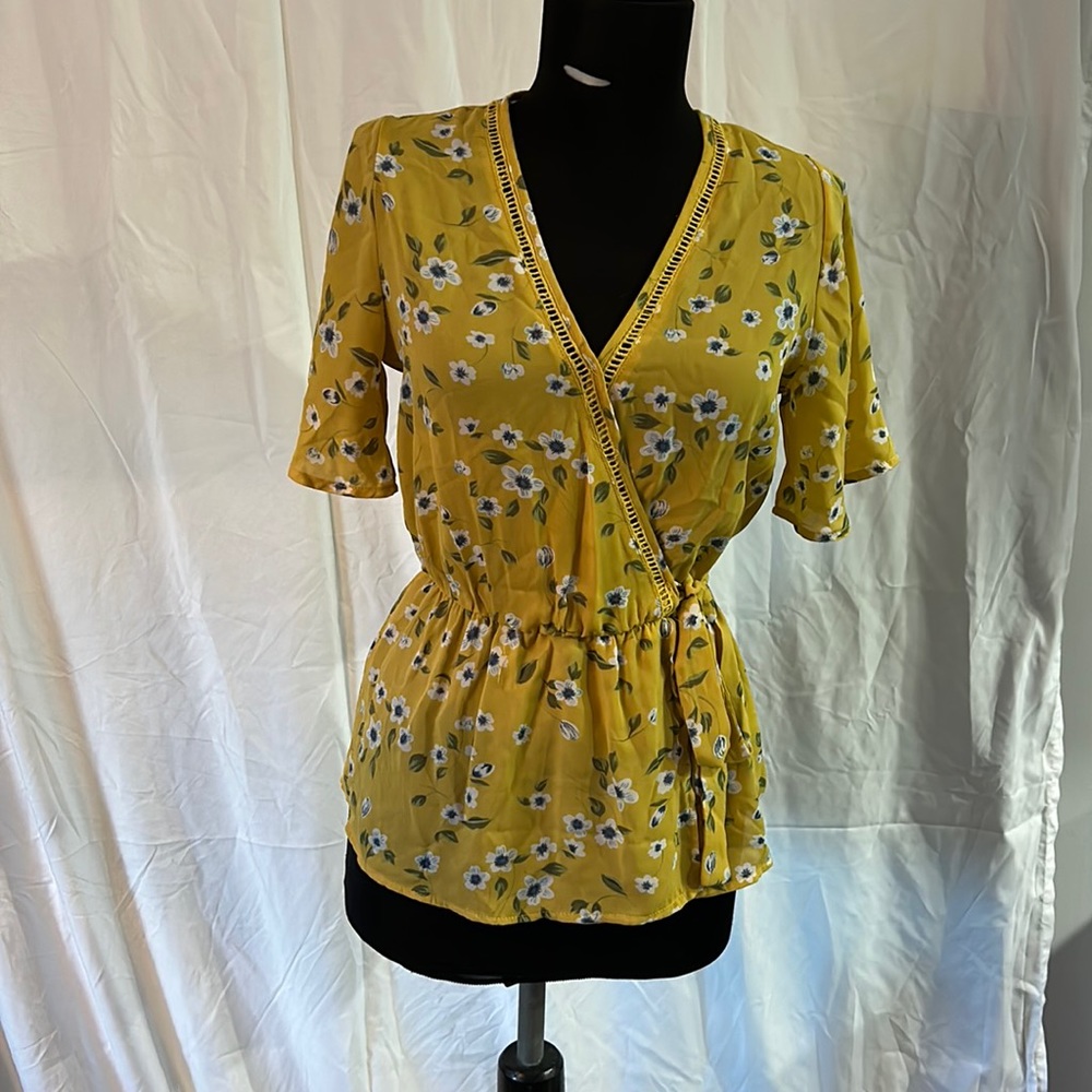 X-Small beautiful yellow with white flowers blouse